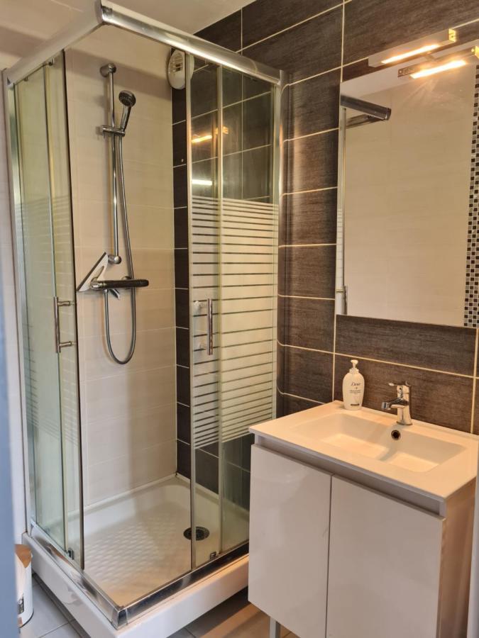 Le Petit Charmeur, Parking, Wifi, Gare Flers (Orne) Exterior foto