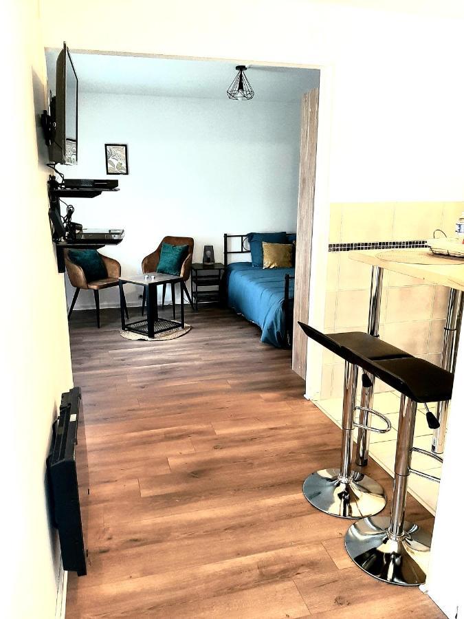 Le Petit Charmeur, Parking, Wifi, Gare Flers (Orne) Exterior foto