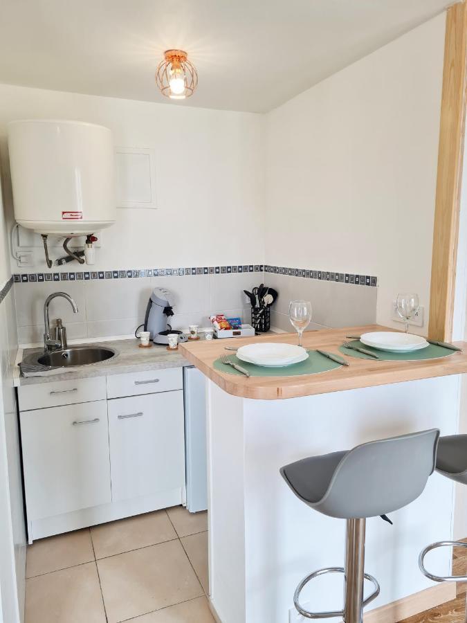 Le Petit Charmeur, Parking, Wifi, Gare Flers (Orne) Exterior foto